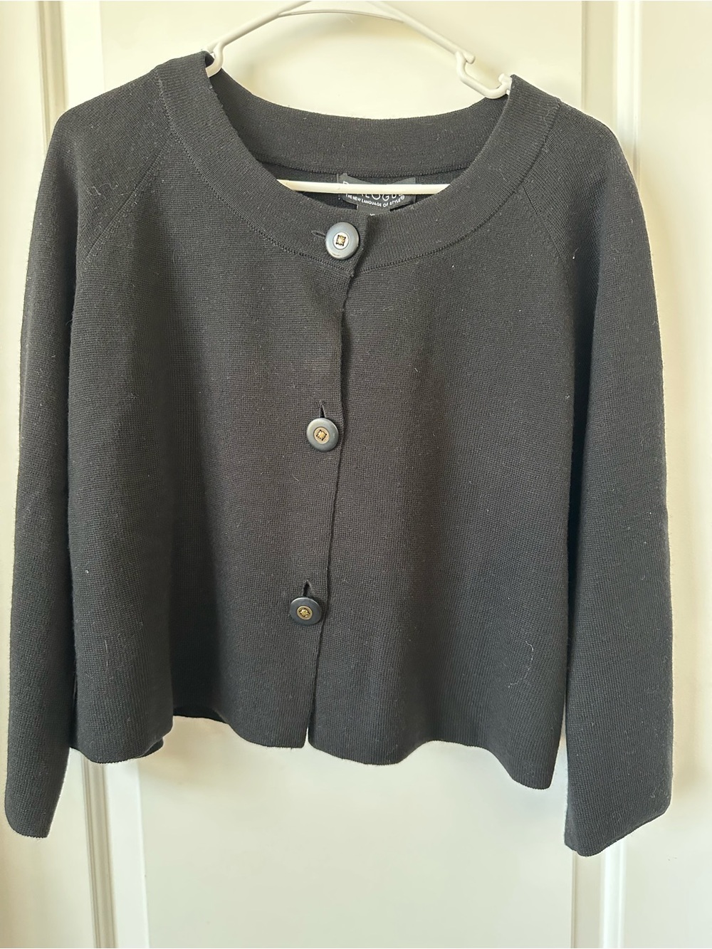 Dialogue Women's Black Button-Front Cropped Cardigan